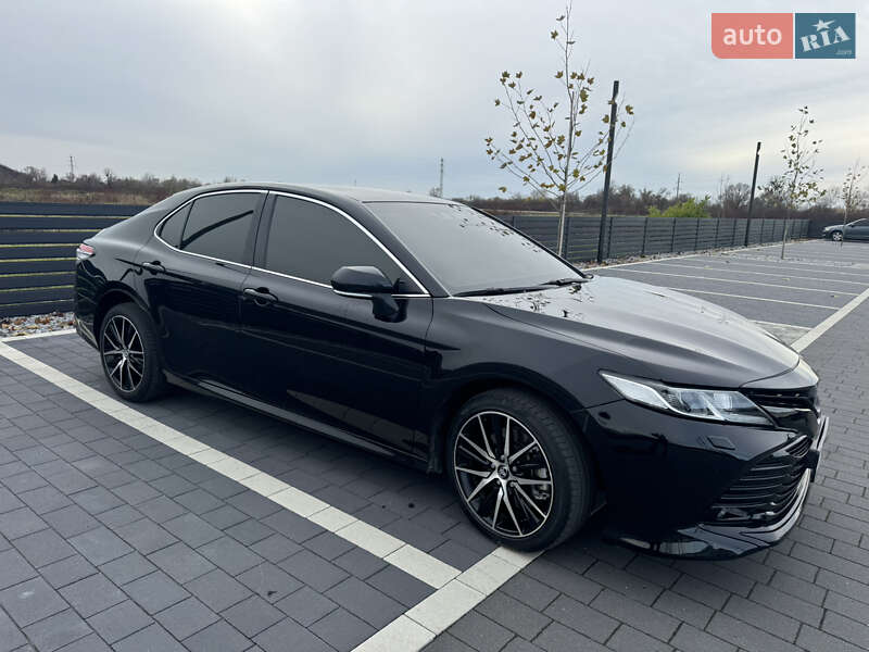 Седан Toyota Camry 2020 в Мукачево