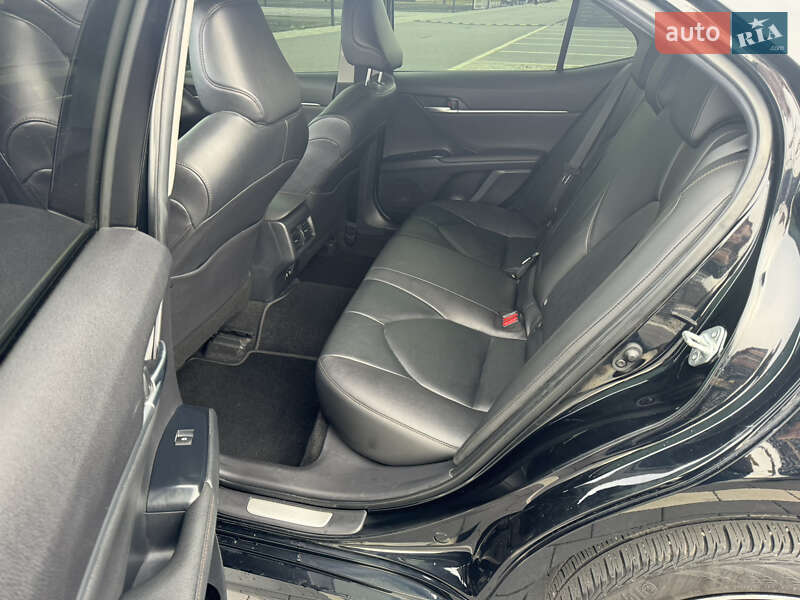 Седан Toyota Camry 2020 в Мукачево