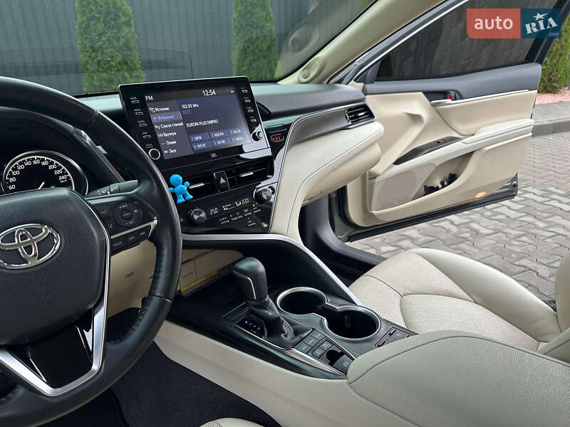 Седан Toyota Camry 2021 в Днепре