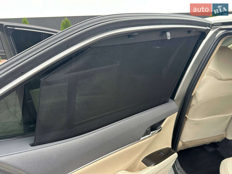 Седан Toyota Camry 2021 в Днепре