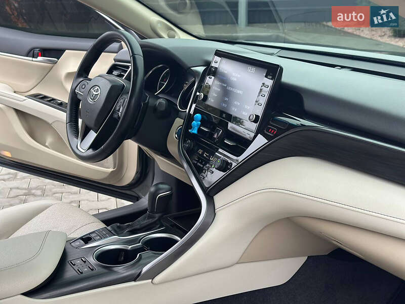 Седан Toyota Camry 2021 в Днепре