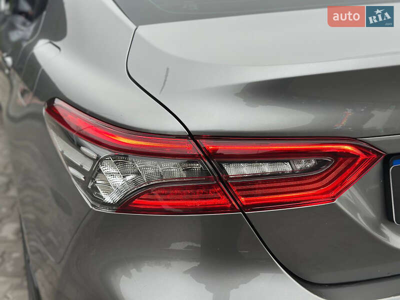 Седан Toyota Camry 2021 в Днепре