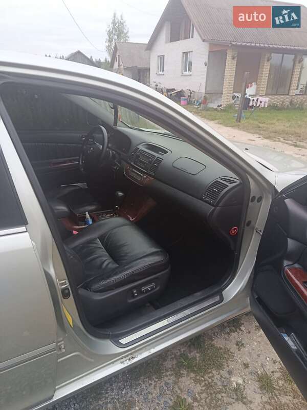 Седан Toyota Camry 2005 в Довбиші