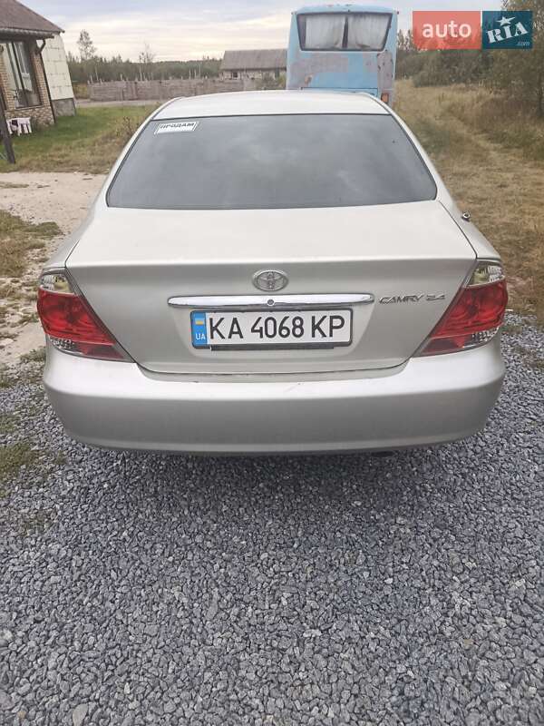Седан Toyota Camry 2005 в Довбиші