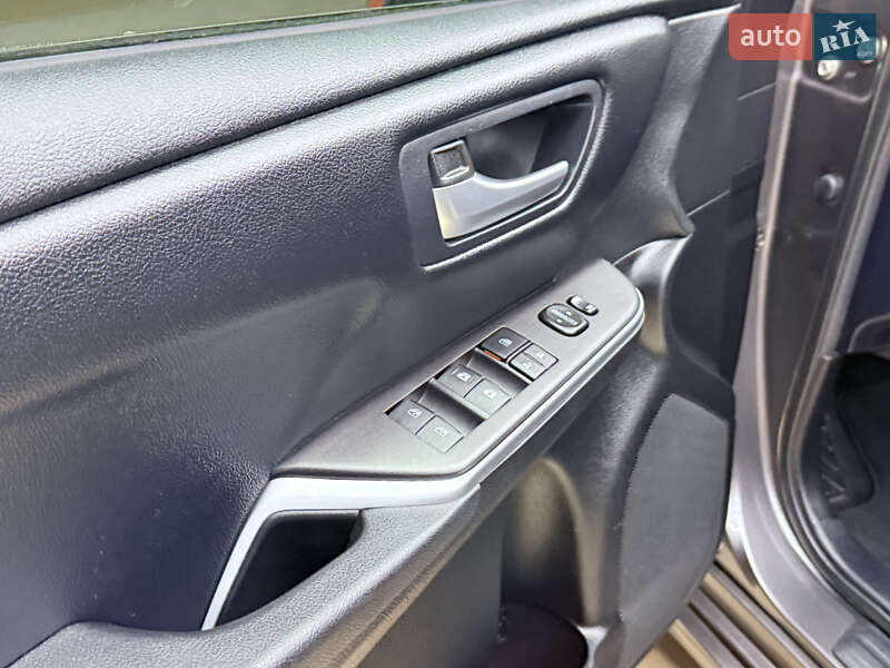 Седан Toyota Camry 2016 в Одессе