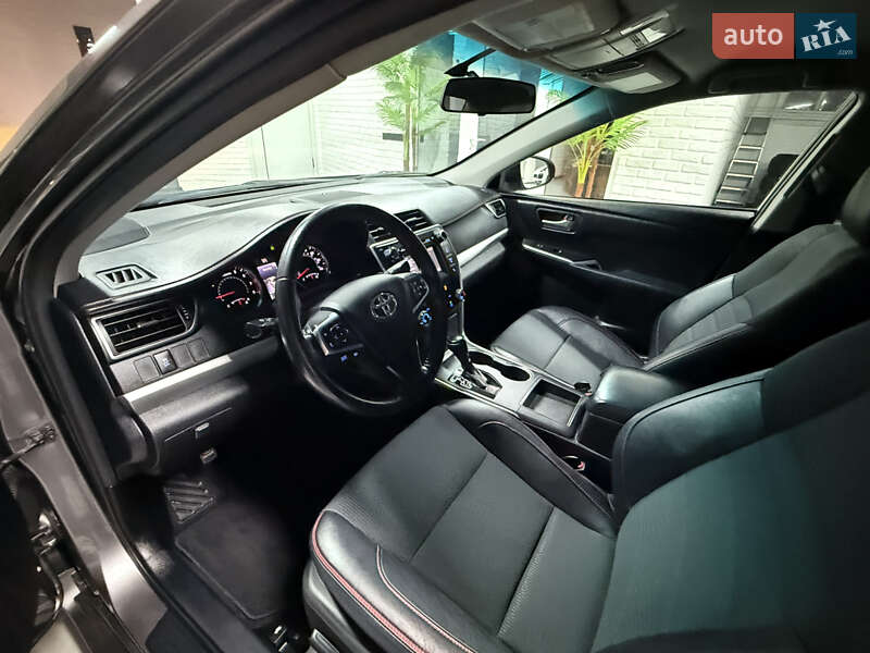 Седан Toyota Camry 2016 в Одессе
