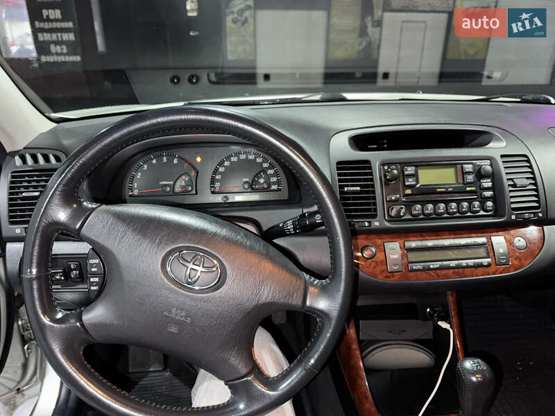 Седан Toyota Camry 2003 в Киеве