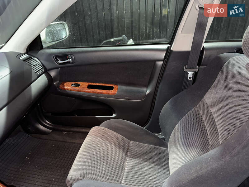 Седан Toyota Camry 2003 в Киеве