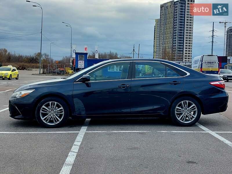Седан Toyota Camry 2015 в Киеве