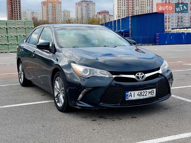 Седан Toyota Camry 2015 в Киеве