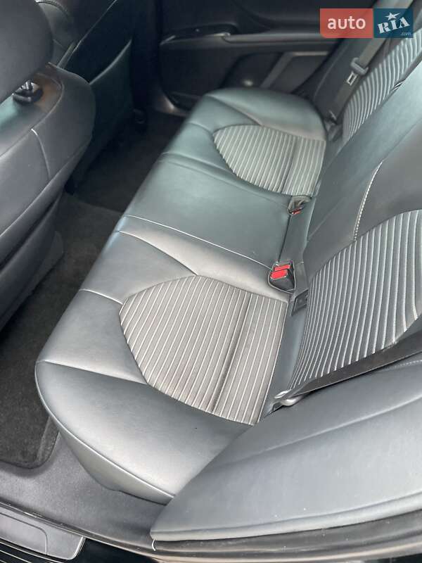 Седан Toyota Camry 2018 в Харькове