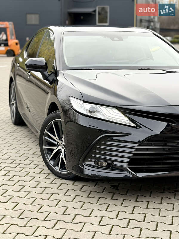 Седан Toyota Camry 2021 в Ужгороде