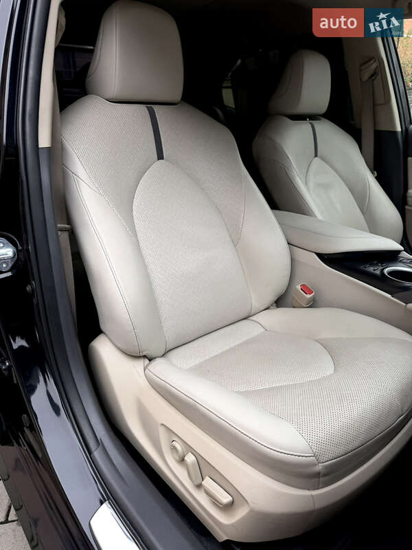 Седан Toyota Camry 2021 в Ужгороде