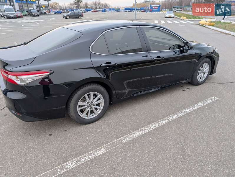 Седан Toyota Camry 2018 в Киеве