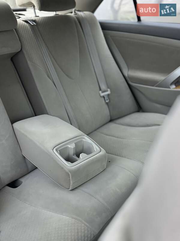 Седан Toyota Camry 2007 в Днепре