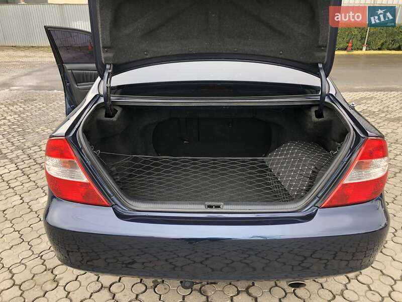 Седан Toyota Camry 2005 в Черновцах