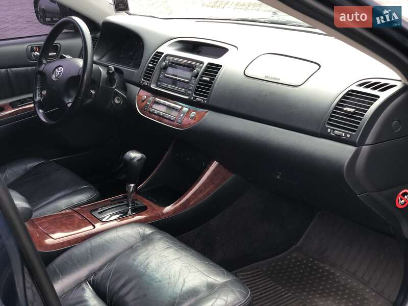 Седан Toyota Camry 2005 в Черновцах