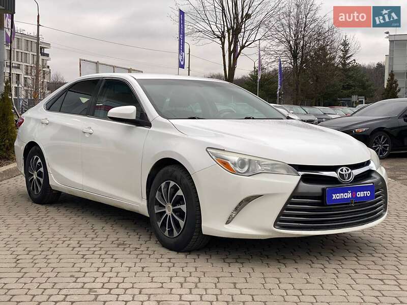 Седан Toyota Camry 2016 в Львове