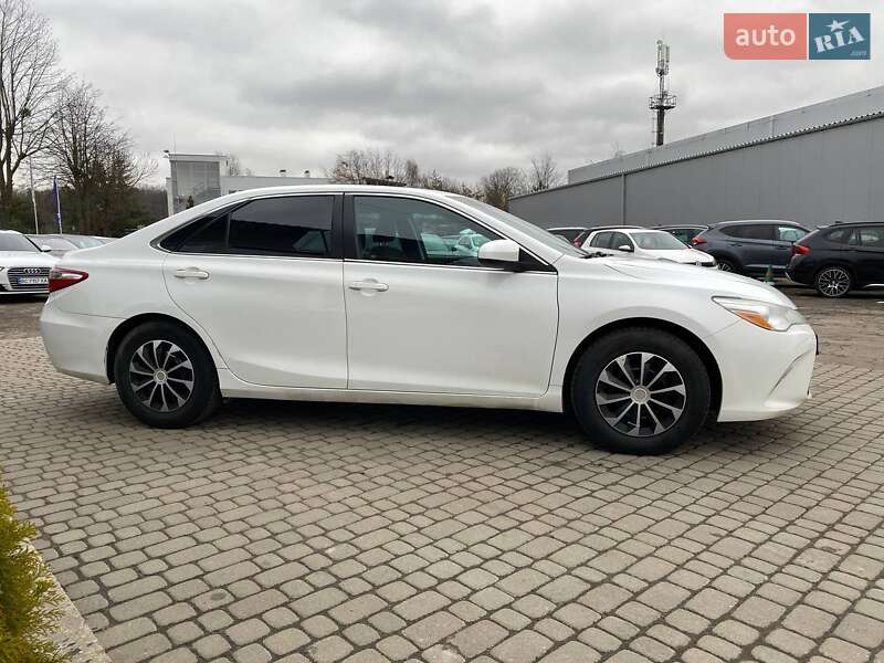 Седан Toyota Camry 2016 в Львове