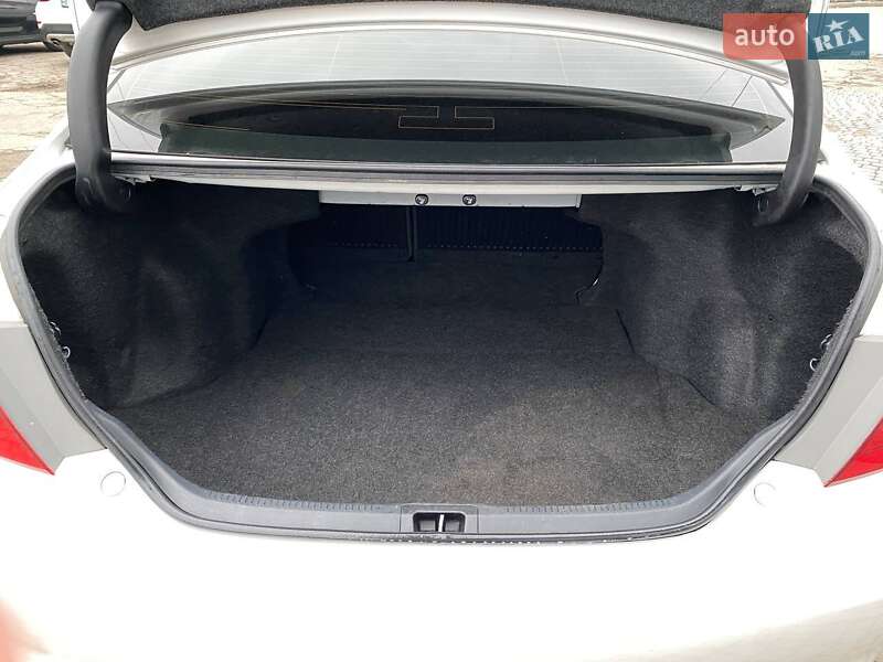 Седан Toyota Camry 2016 в Львове