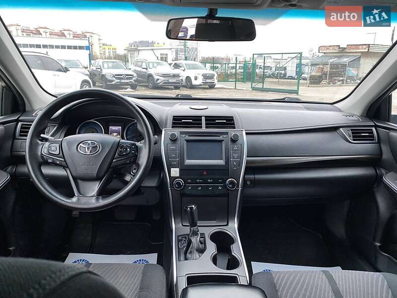 Седан Toyota Camry 2016 в Львове