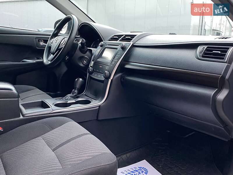 Седан Toyota Camry 2016 в Львове