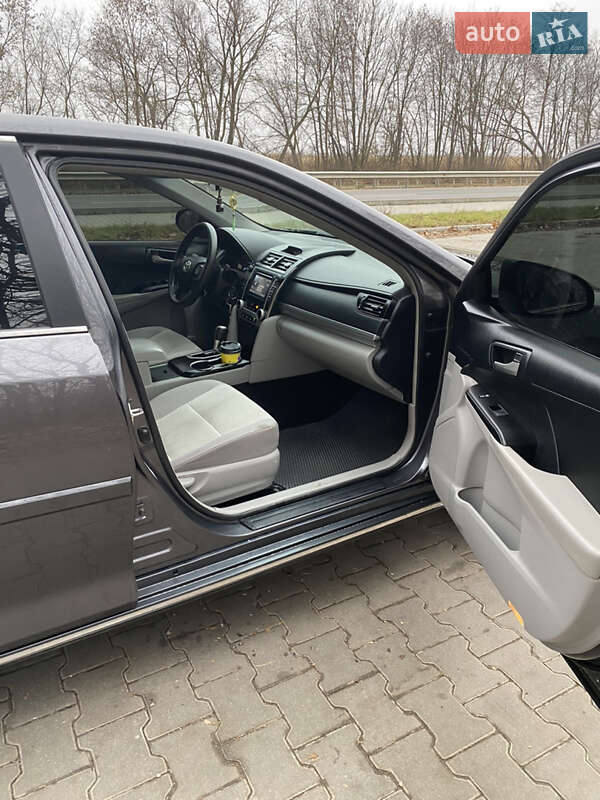 Седан Toyota Camry 2013 в Тернополе