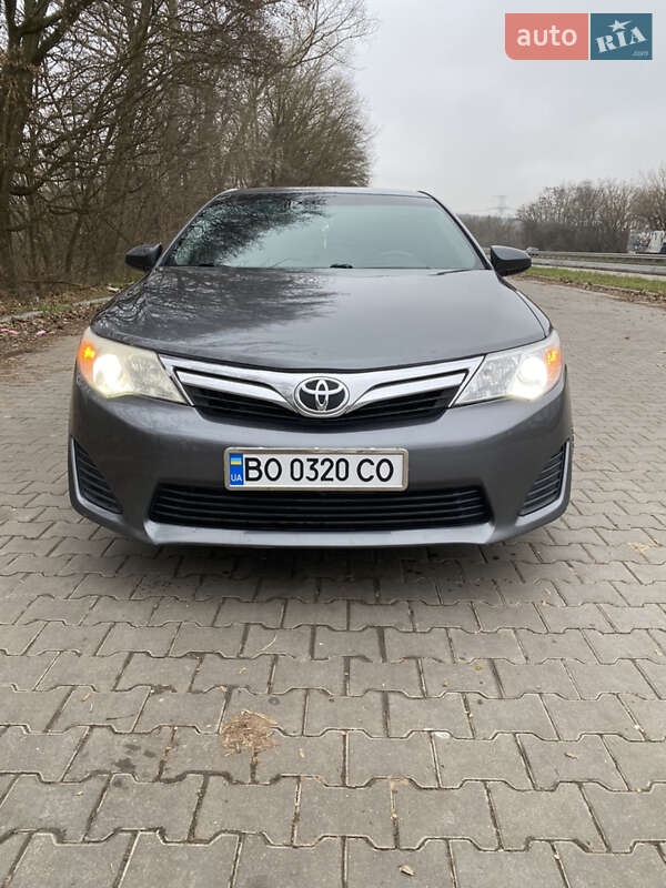 Седан Toyota Camry 2013 в Тернополе