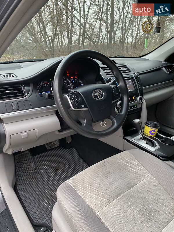 Седан Toyota Camry 2013 в Тернополе