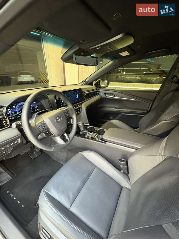 Седан Toyota Camry 2024 в Києві
