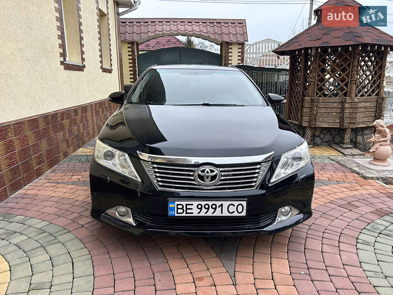 Седан Toyota Camry 2012 в Николаеве