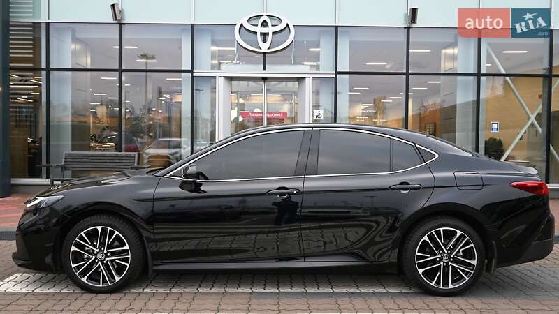 Седан Toyota Camry 2025 в Киеве