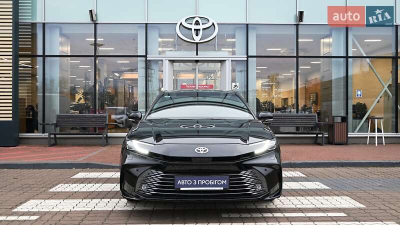 Седан Toyota Camry 2025 в Киеве