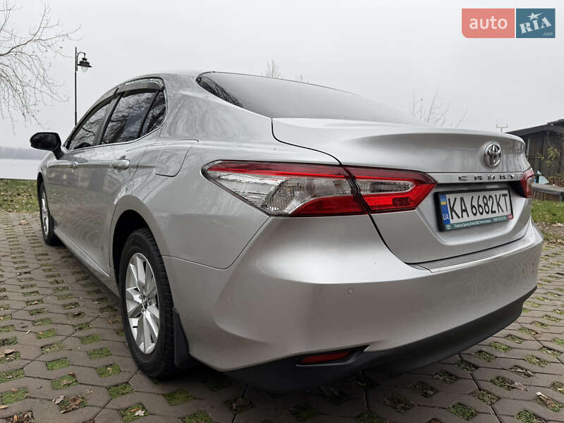 Седан Toyota Camry 2017 в Киеве