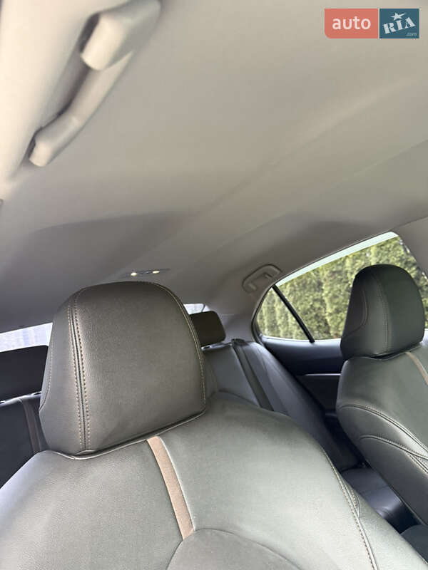 Седан Toyota Camry 2017 в Киеве