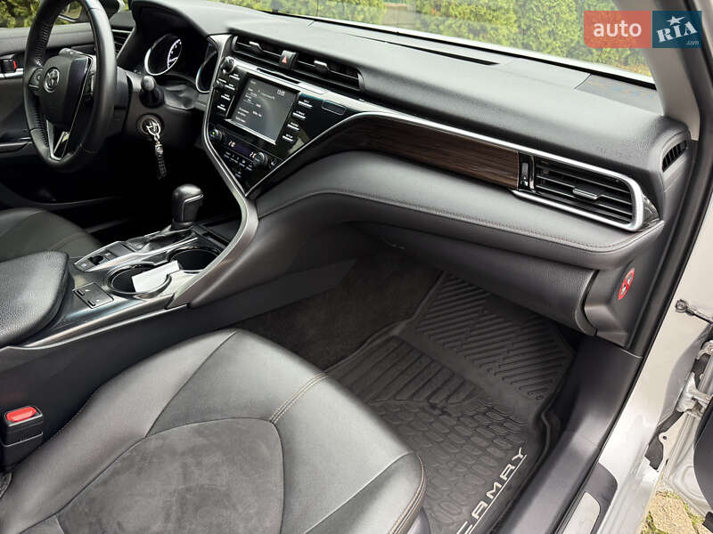 Седан Toyota Camry 2017 в Киеве