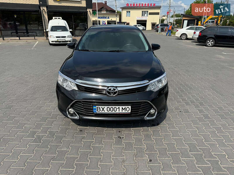 Седан Toyota Camry 2017 в Хмельницком