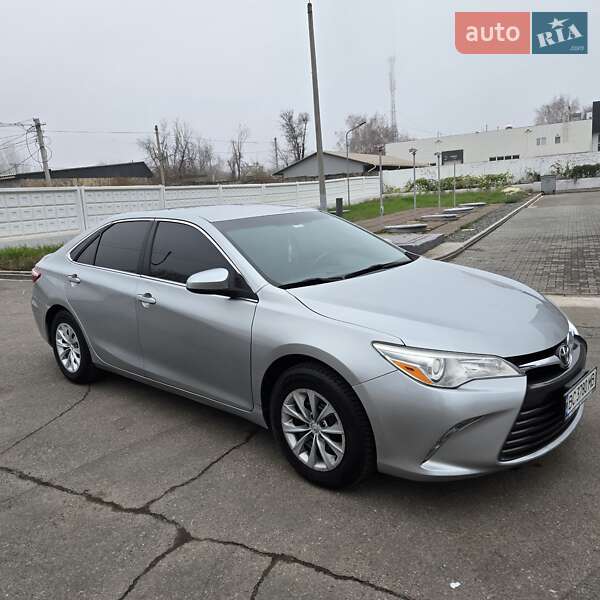 Седан Toyota Camry 2015 в Кривом Роге