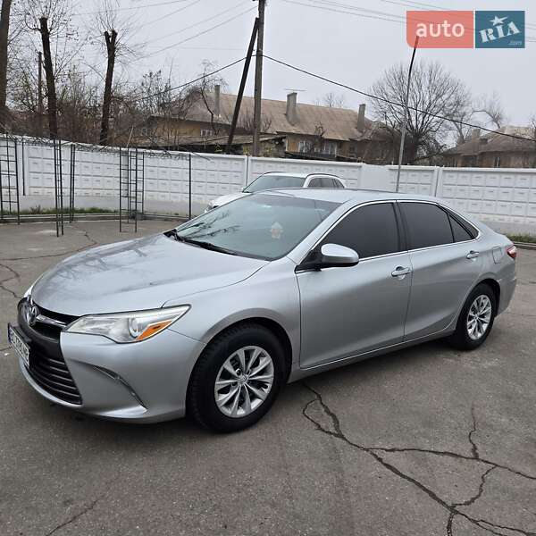 Седан Toyota Camry 2015 в Кривом Роге