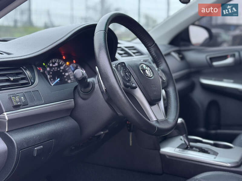 Седан Toyota Camry 2014 в Киеве