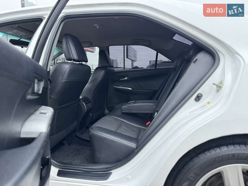 Седан Toyota Camry 2014 в Киеве