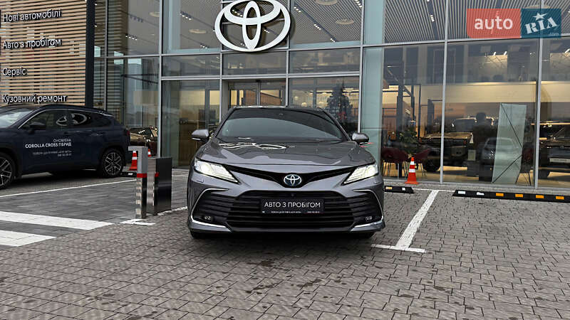 Седан Toyota Camry 2021 в Ровно
