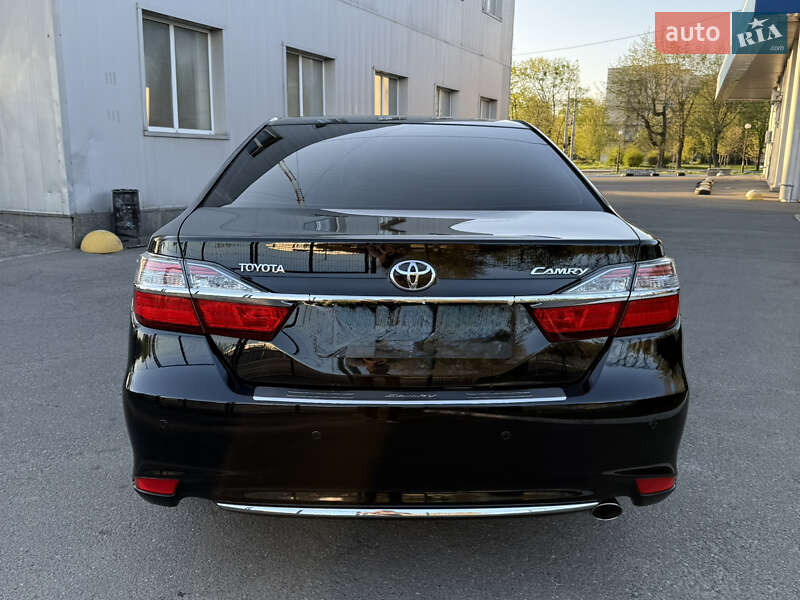 Седан Toyota Camry 2017 в Киеве