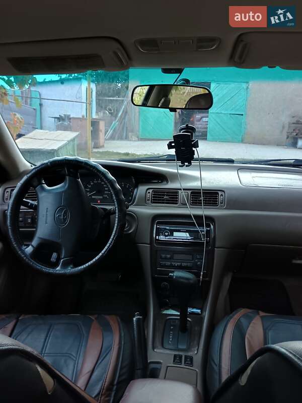 Седан Toyota Camry 1998 в Белгороде-Днестровском