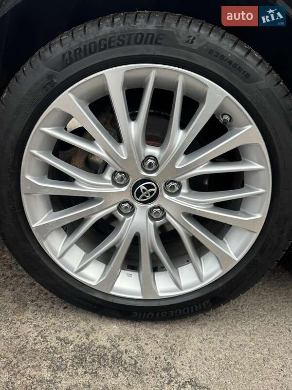 Седан Toyota Camry 2017 в Староконстантинове