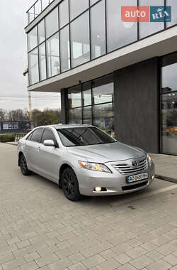 Седан Toyota Camry 2008 в Ужгороде