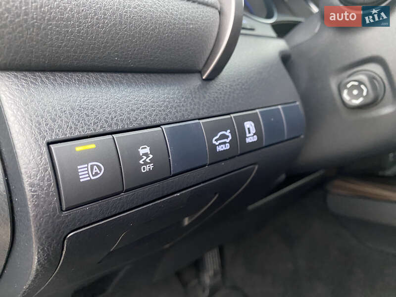 Седан Toyota Camry 2020 в Киеве