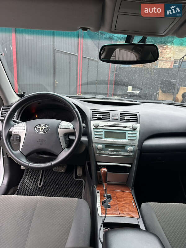 Седан Toyota Camry 2008 в Черновцах