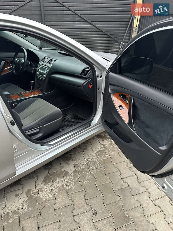 Седан Toyota Camry 2008 в Черновцах