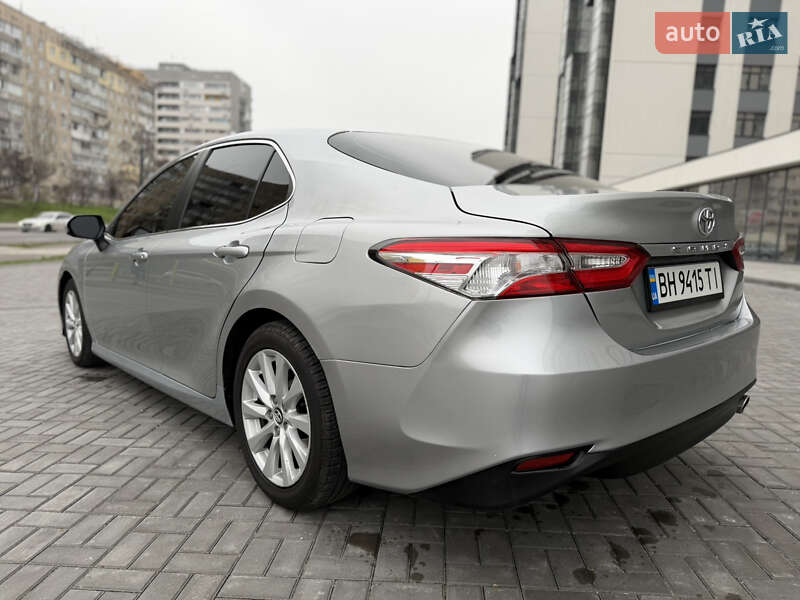 Седан Toyota Camry 2018 в Днепре
